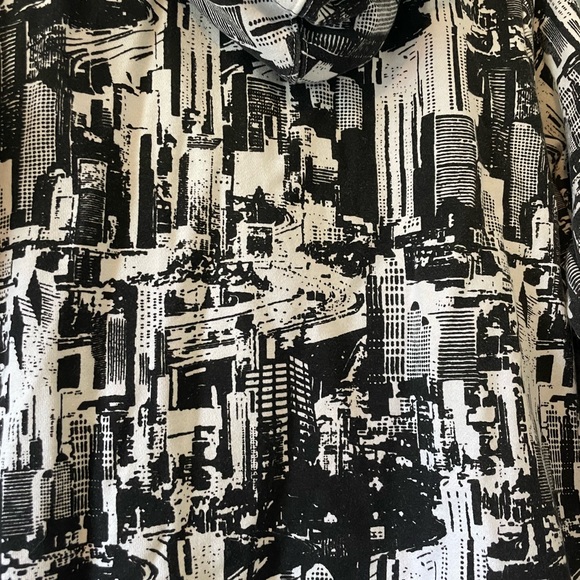 🔥3/$25🔥 Double zip graphic hoodie - Picture 4 of 5